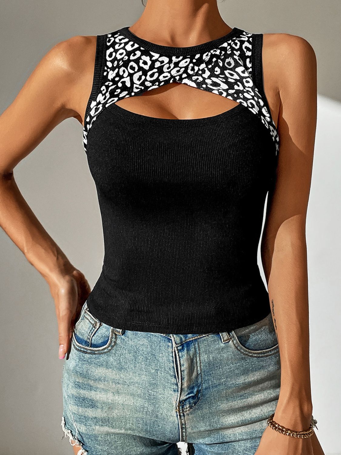 Leopard print round neck tank top with cutout.