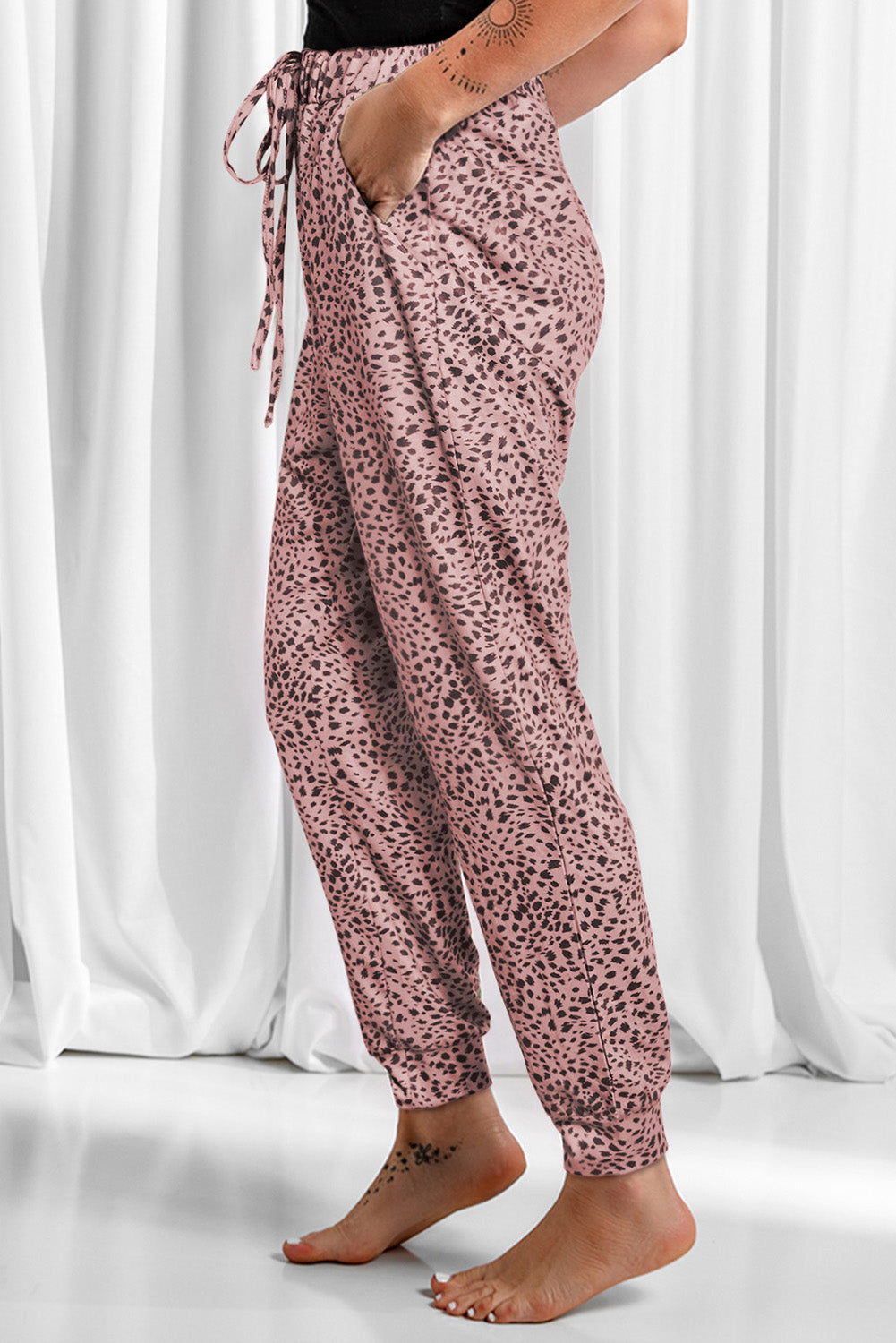 Leopard drawstring pocketed pants, opaque.
