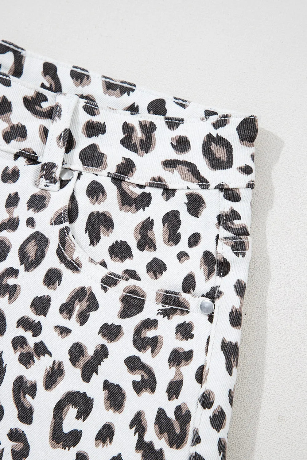 Leopard shorts with pockets.