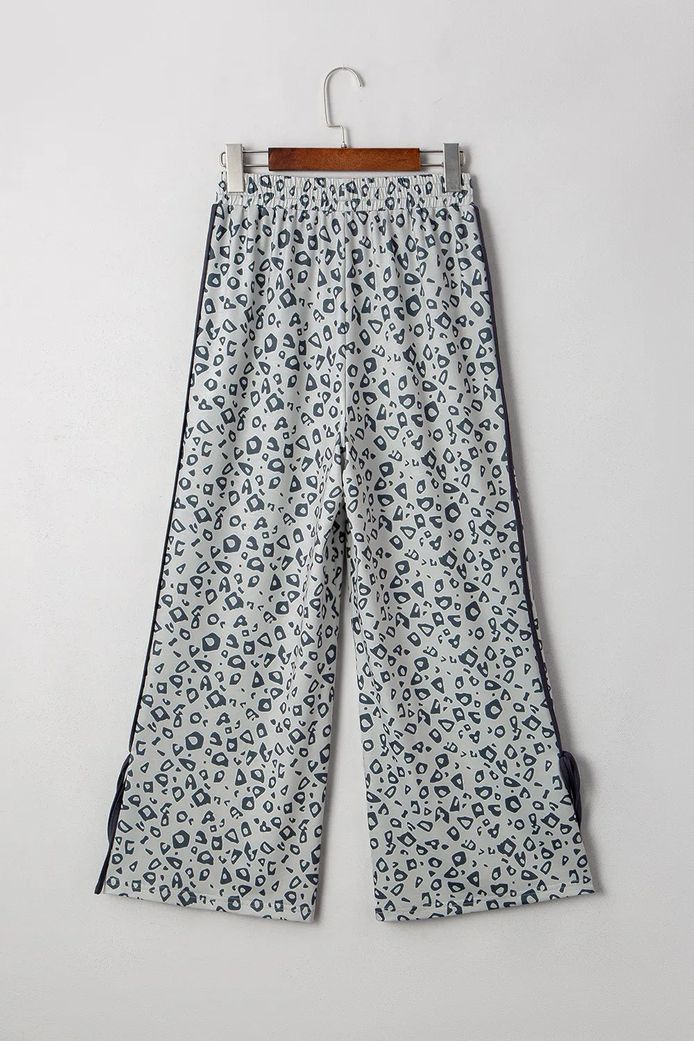 Leopard high waist side bow pants with pockets.