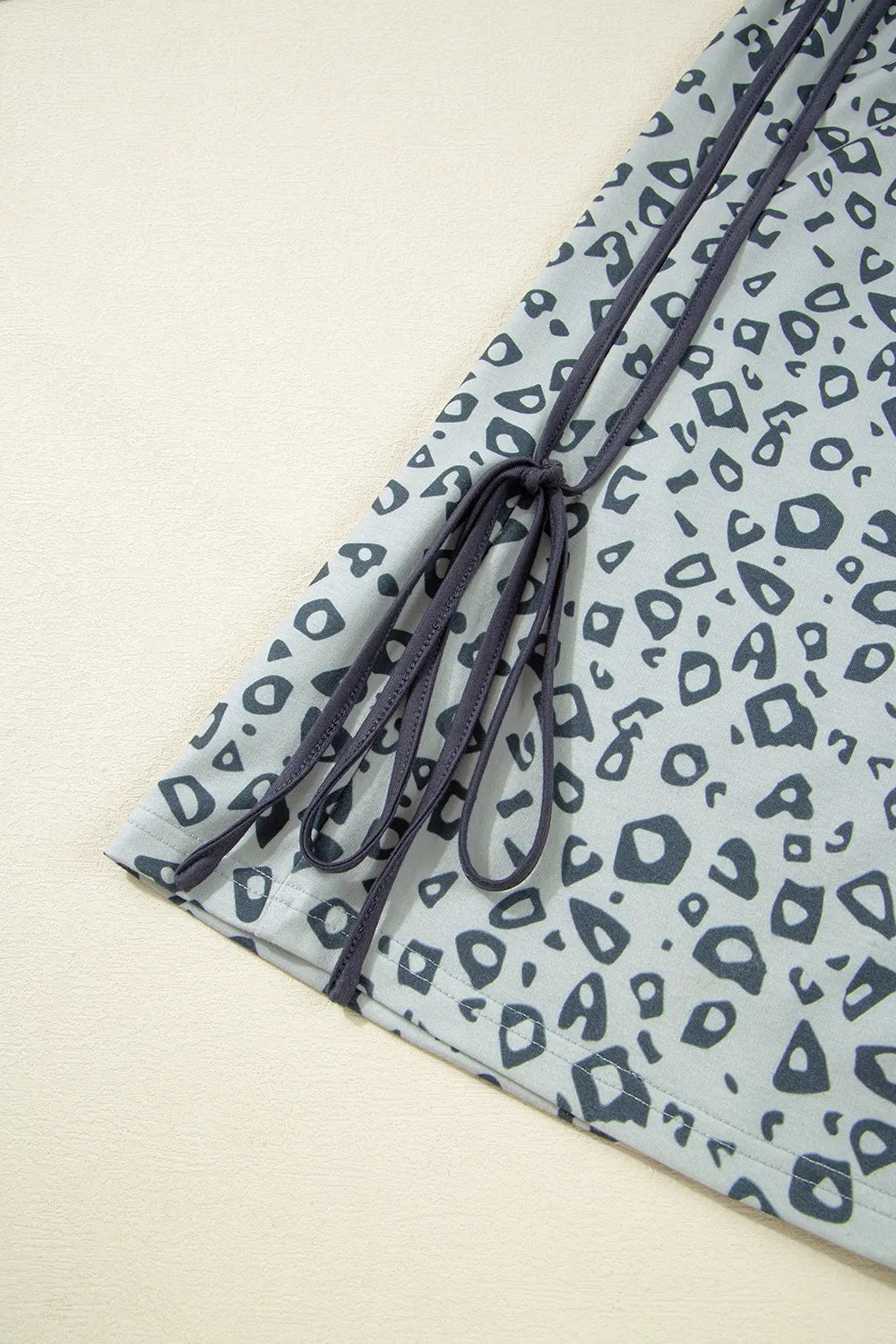 Leopard high waist side bow pants with pockets.