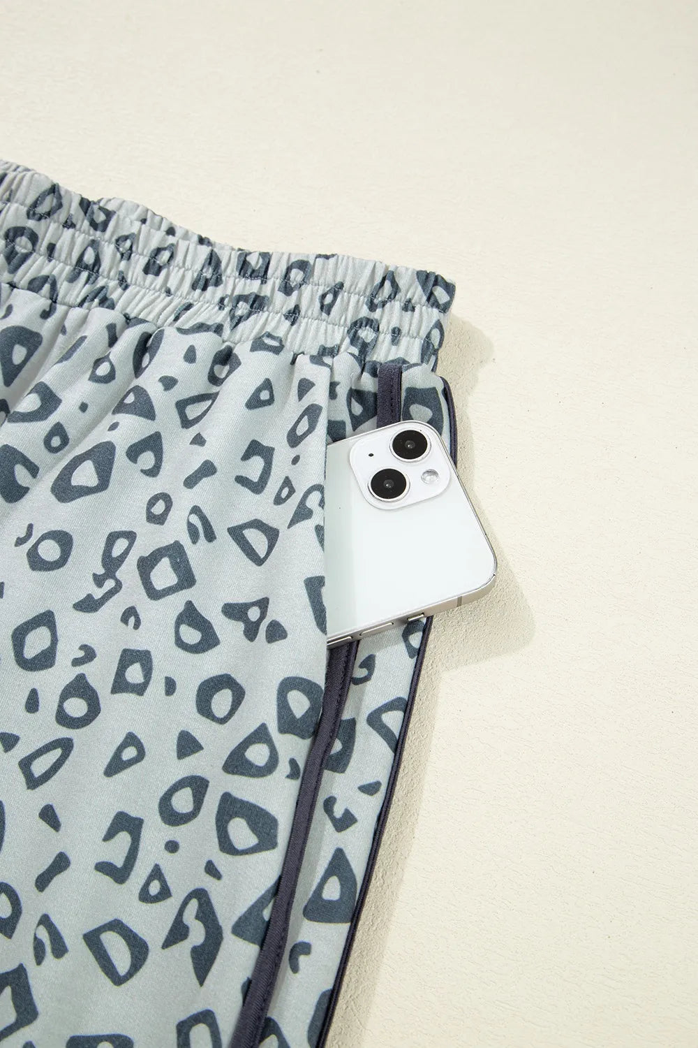 Leopard high waist side bow pants with pockets.