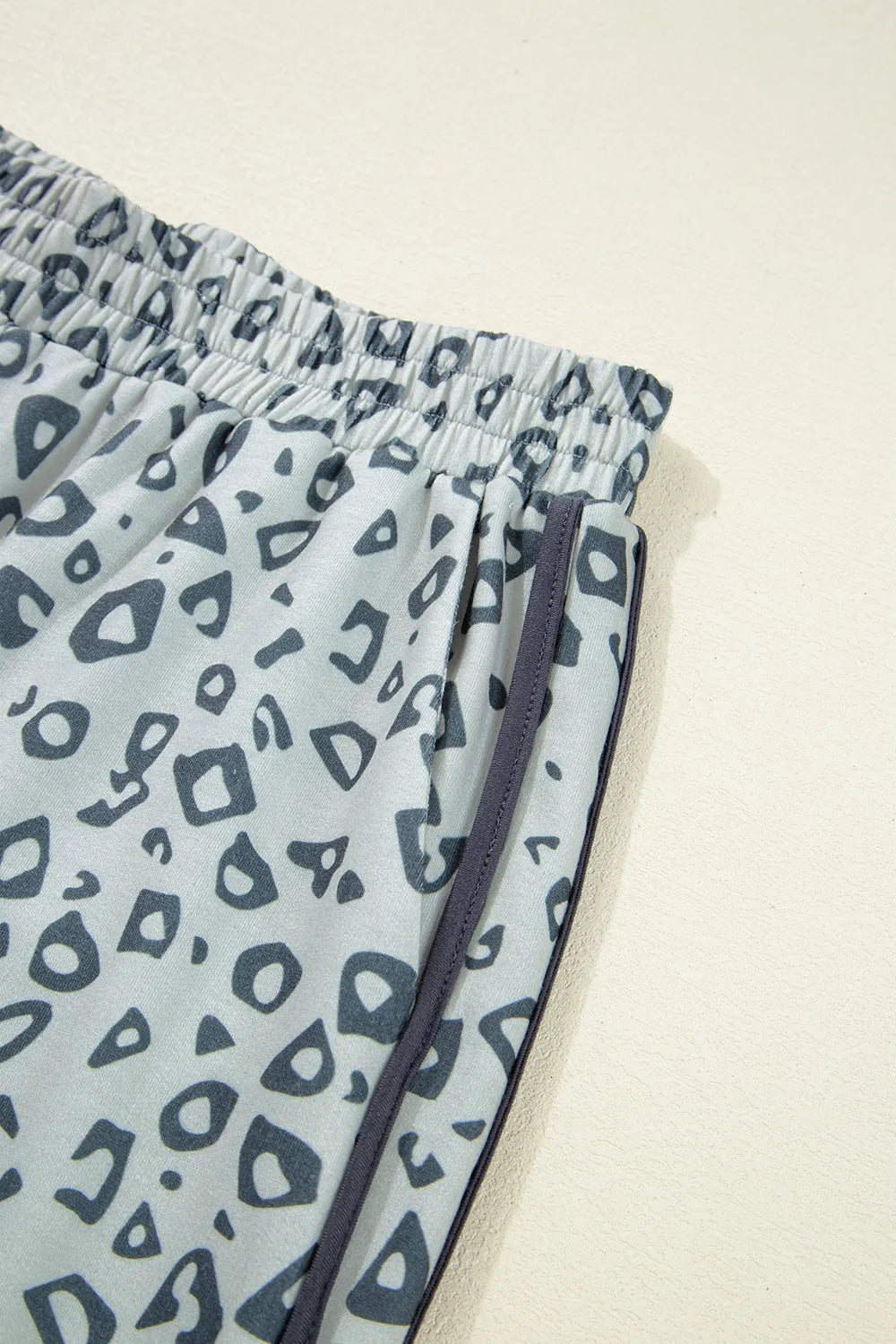 Leopard high waist side bow pants with pockets.