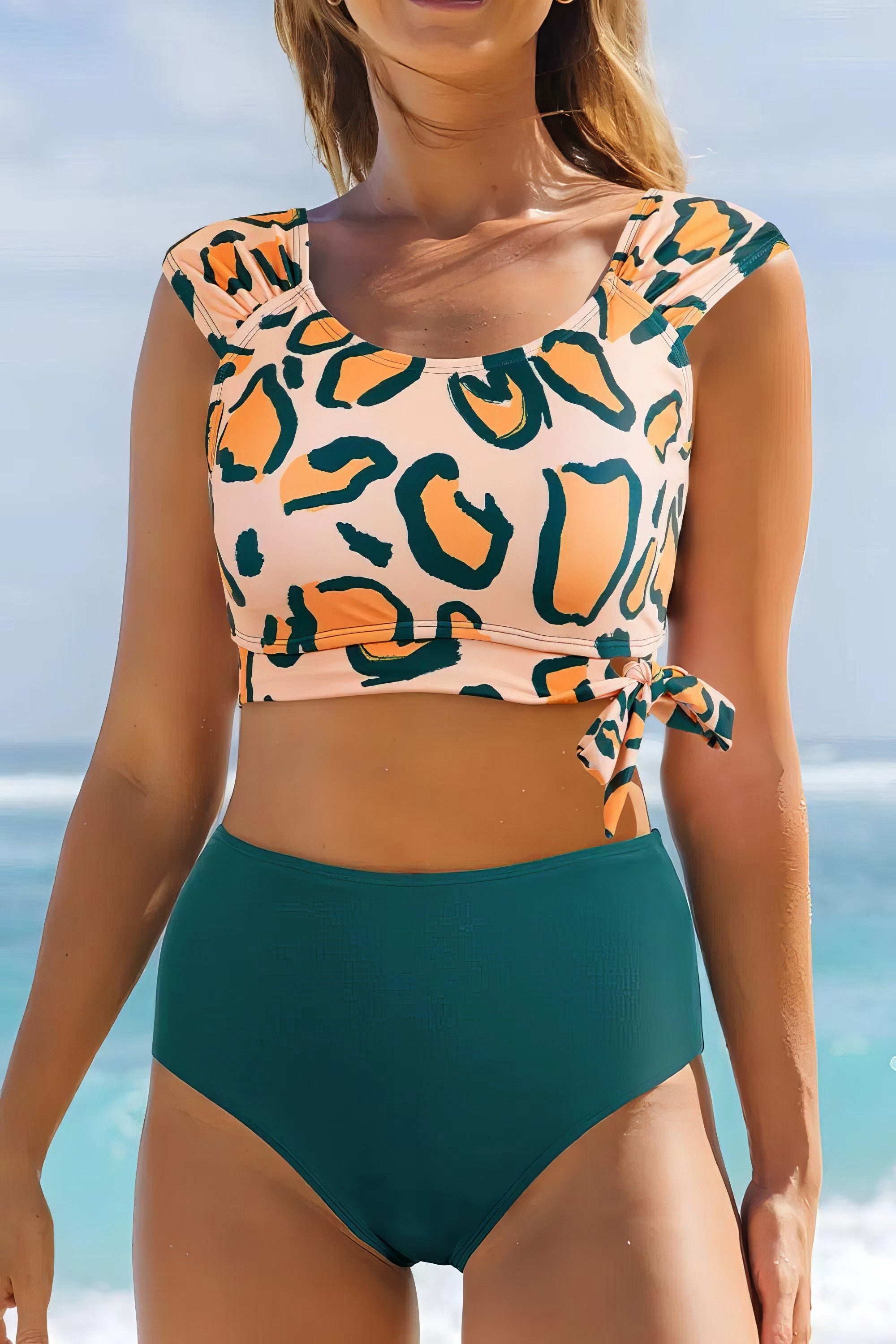 Leopard print U-neck knotted high-waist bikini set with removable padding.