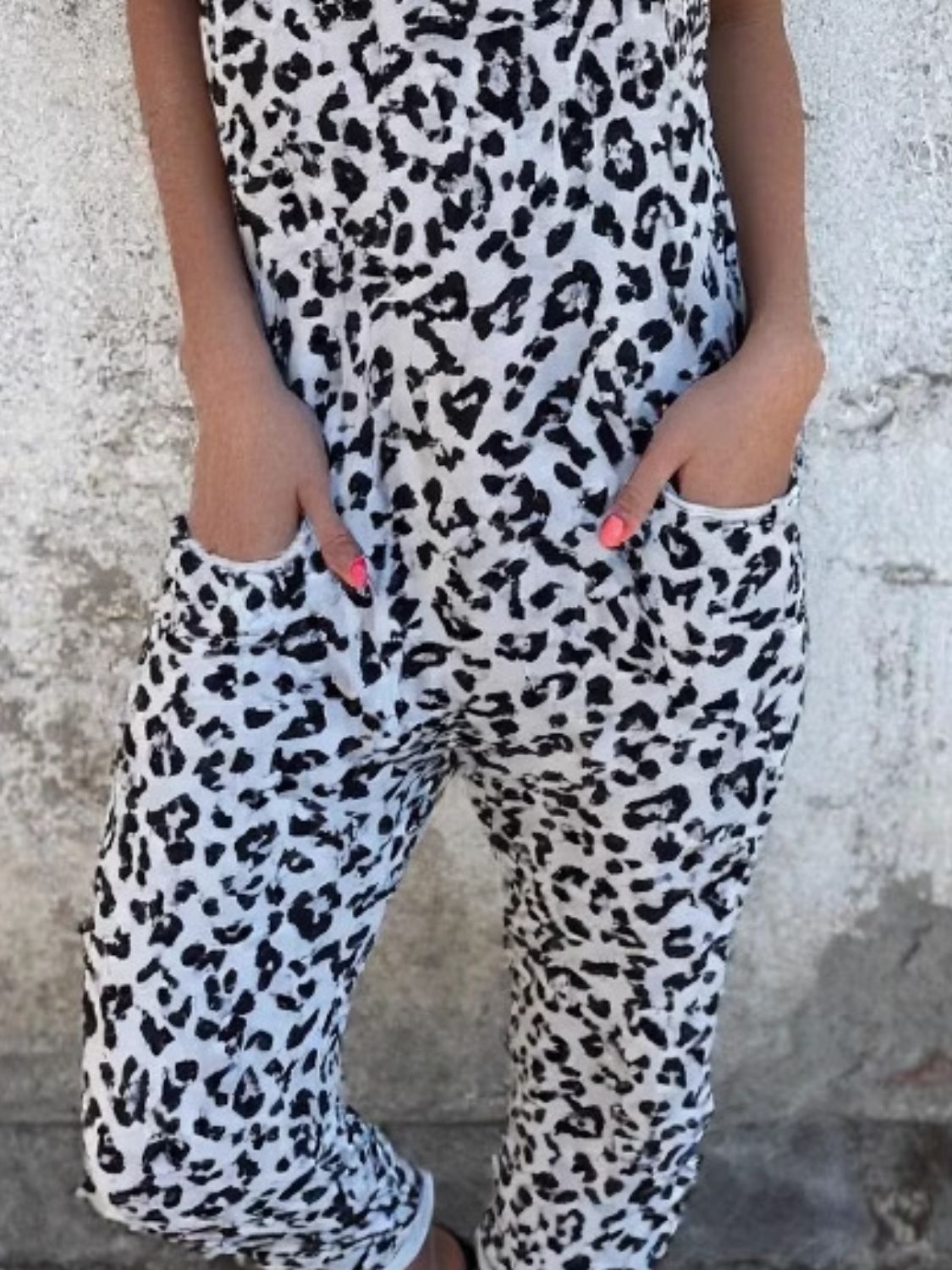 Leopard Sleeveless Jumpsuit with Pockets.