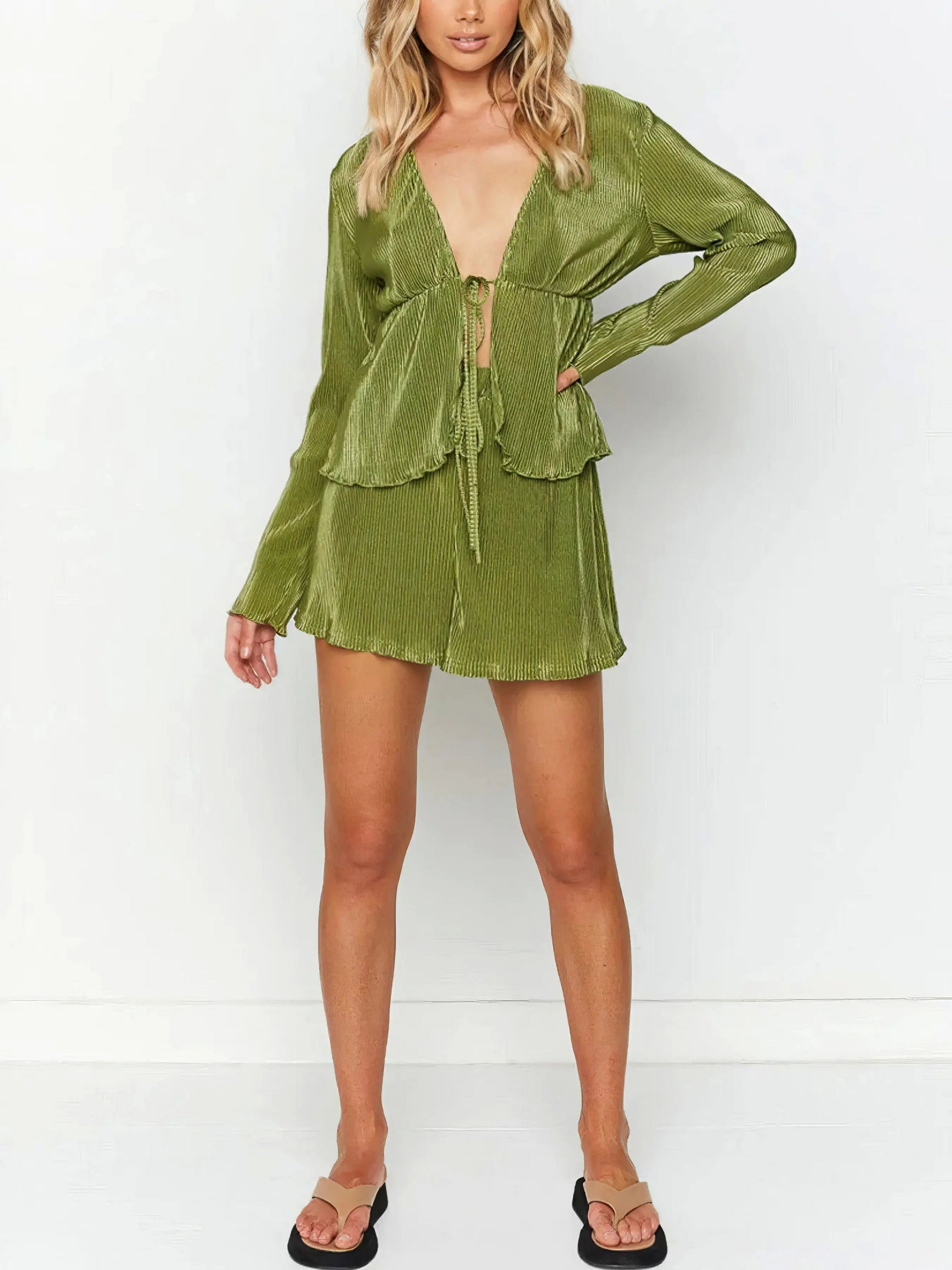 long sleeve top and shorts set, versatile women's two-piece outfit, comfortable year-round wear, casual stylish set, relaxed fit top, everyday shorts, easy to style ensemble