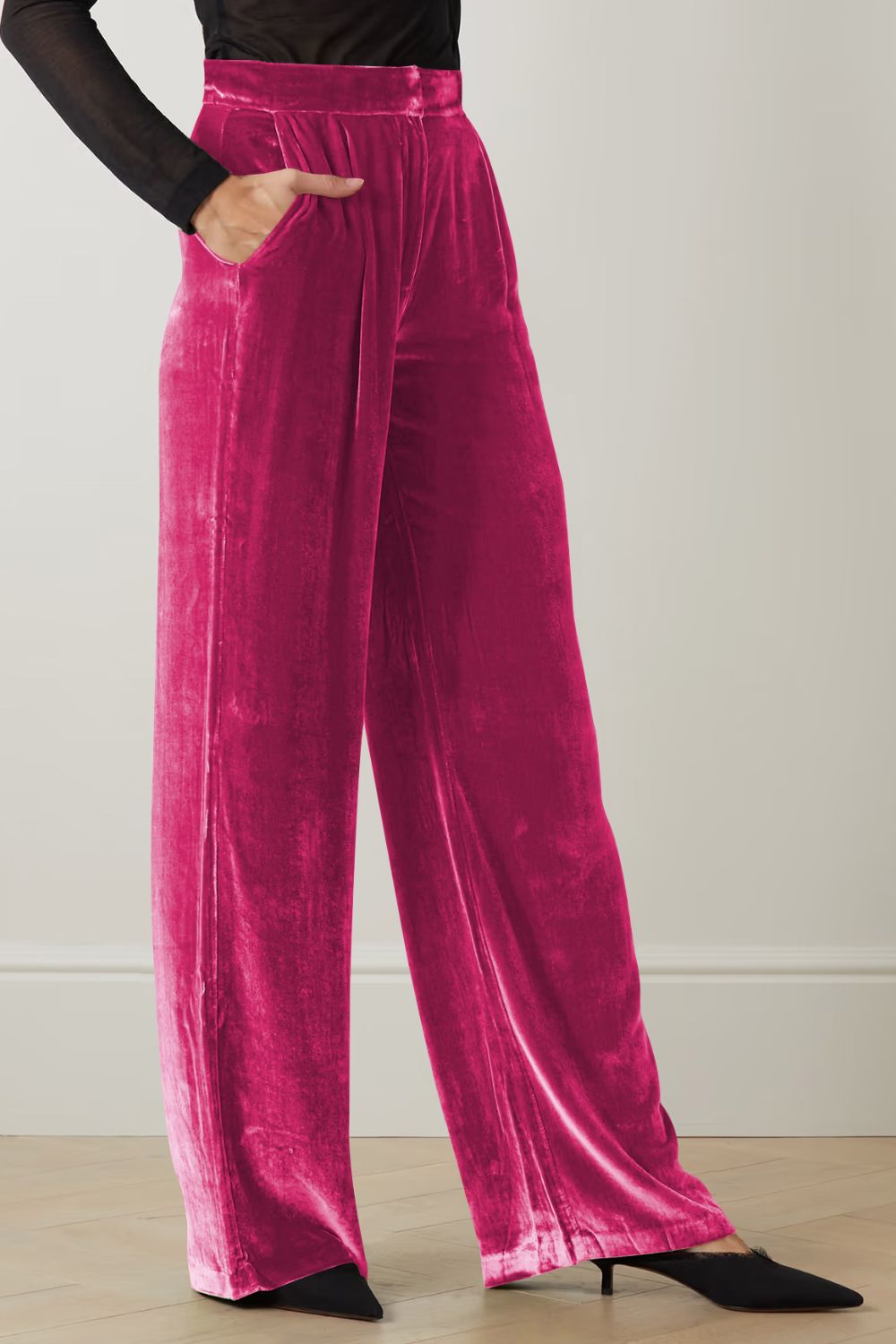 Loose fit high waist long pants with pockets, chic style.
