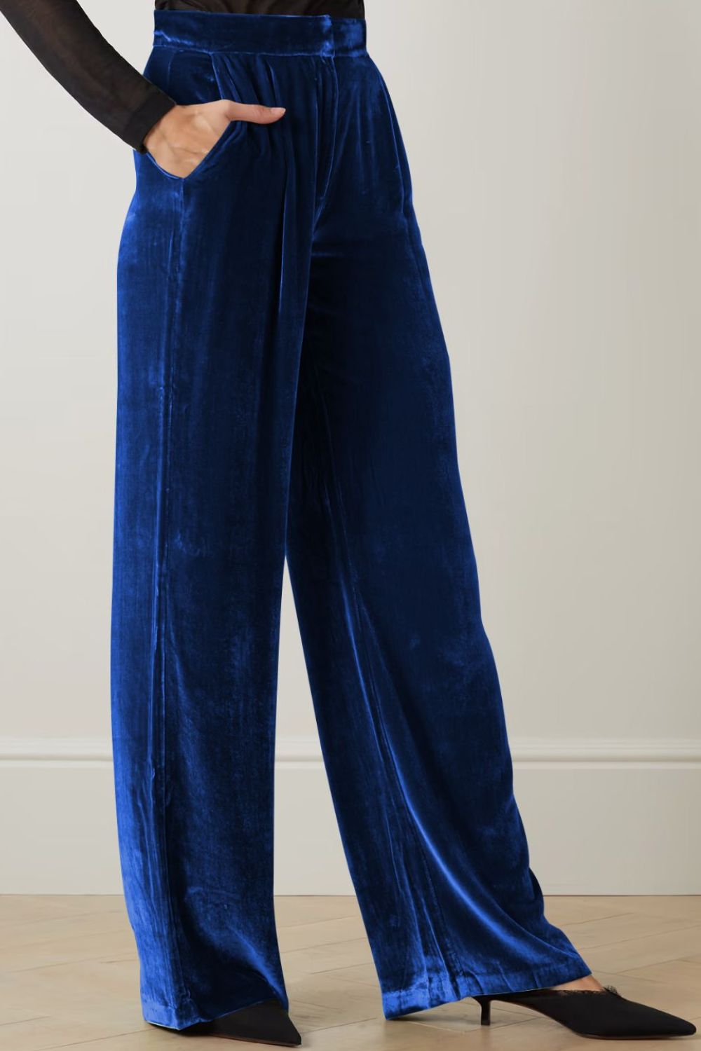Loose fit high waist long pants with pockets, chic style.