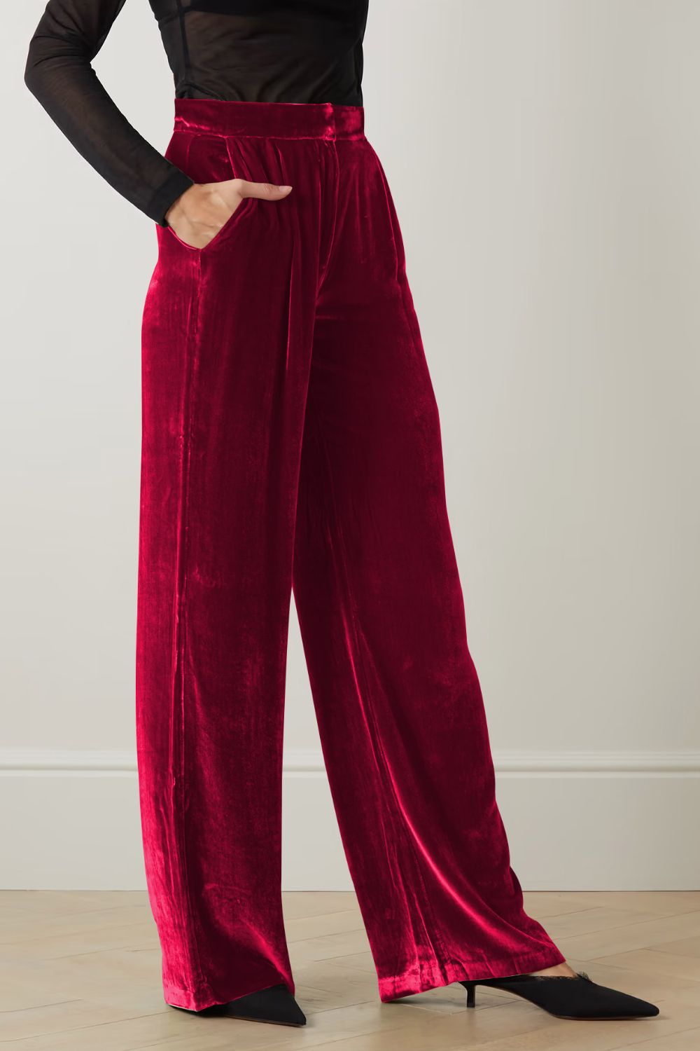 Loose fit high waist long pants with pockets, chic style.