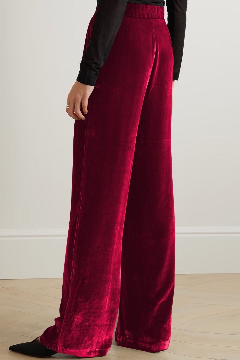 Loose fit high waist long pants with pockets, chic style.