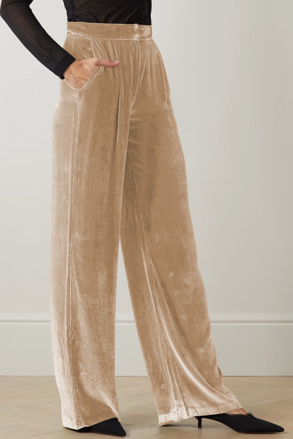 Loose fit high waist long pants with pockets, chic style.