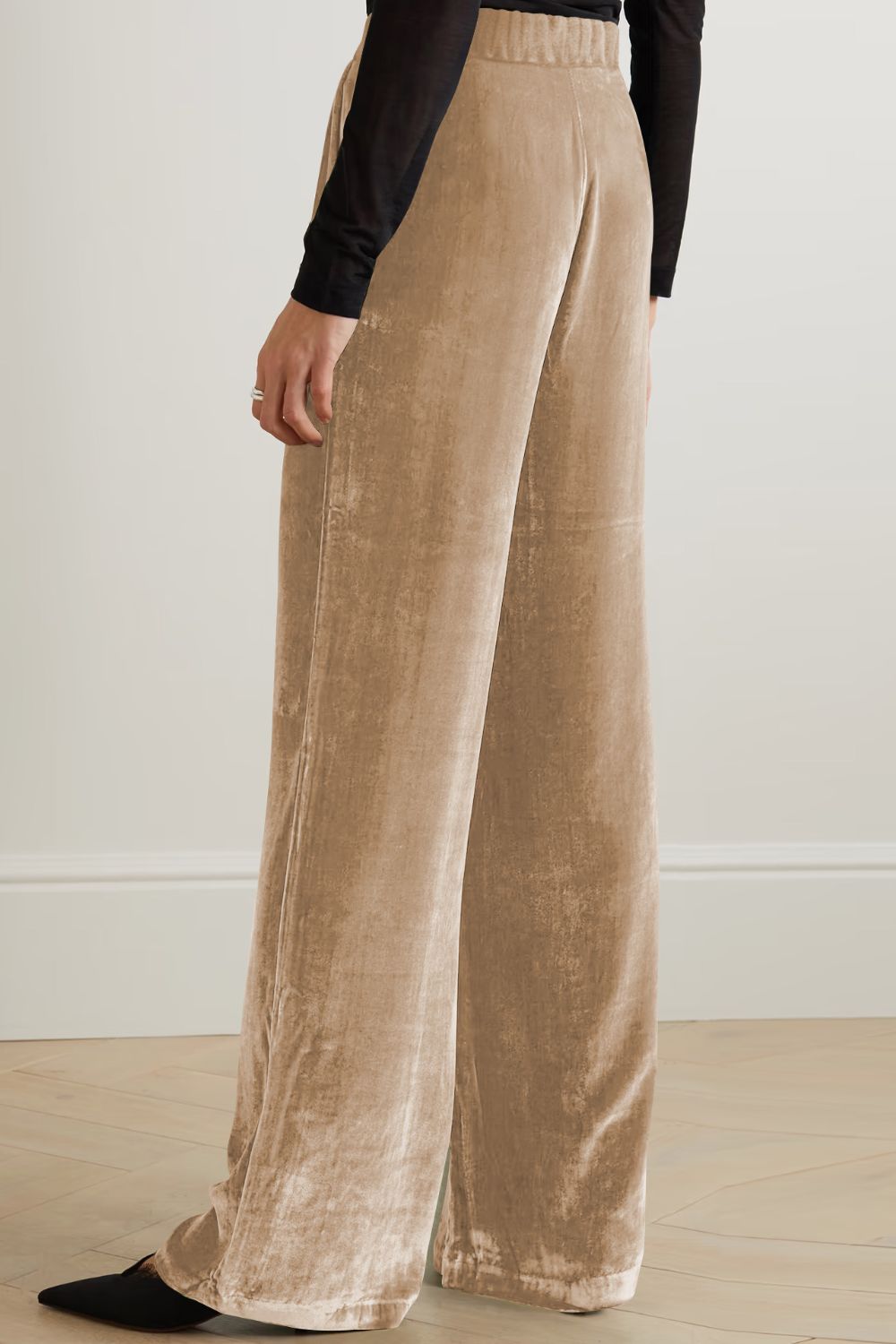 Loose fit high waist long pants with pockets, chic style.