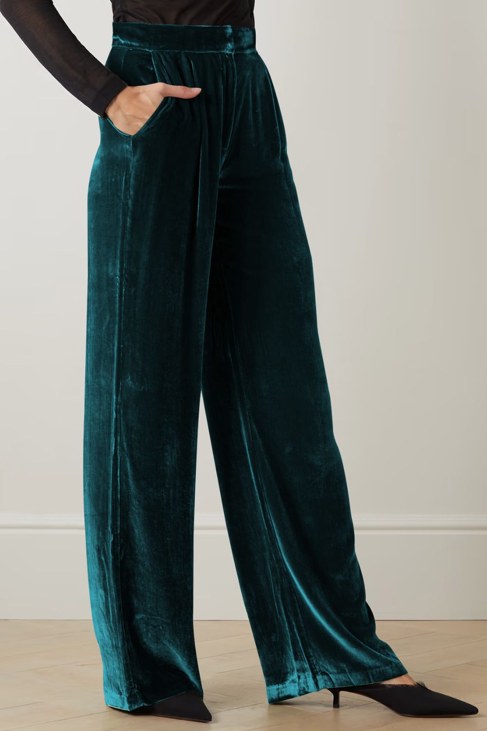 Loose fit high waist long pants with pockets, chic style.