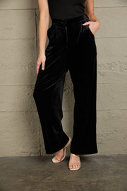 Loose fit high waist long pants with pockets, chic style.