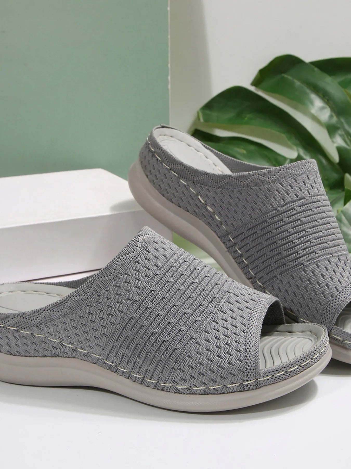Breathable mesh open toe flat sandals.