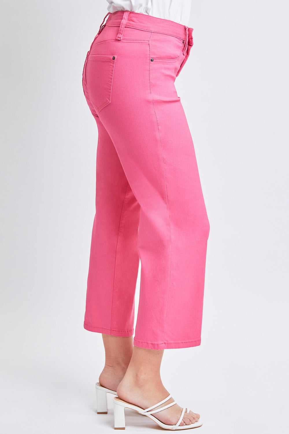 Mid-rise hyperstretch cropped straight pants, opaque.