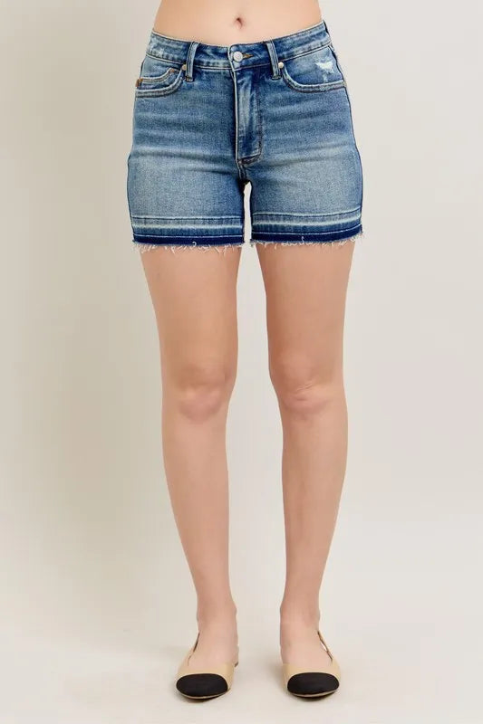 High waist back flap pocket denim shorts.