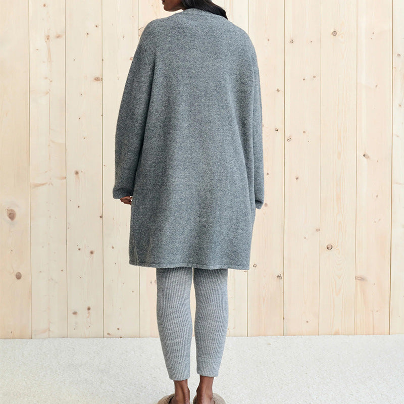 Open front long sleeve cardigan with pockets.