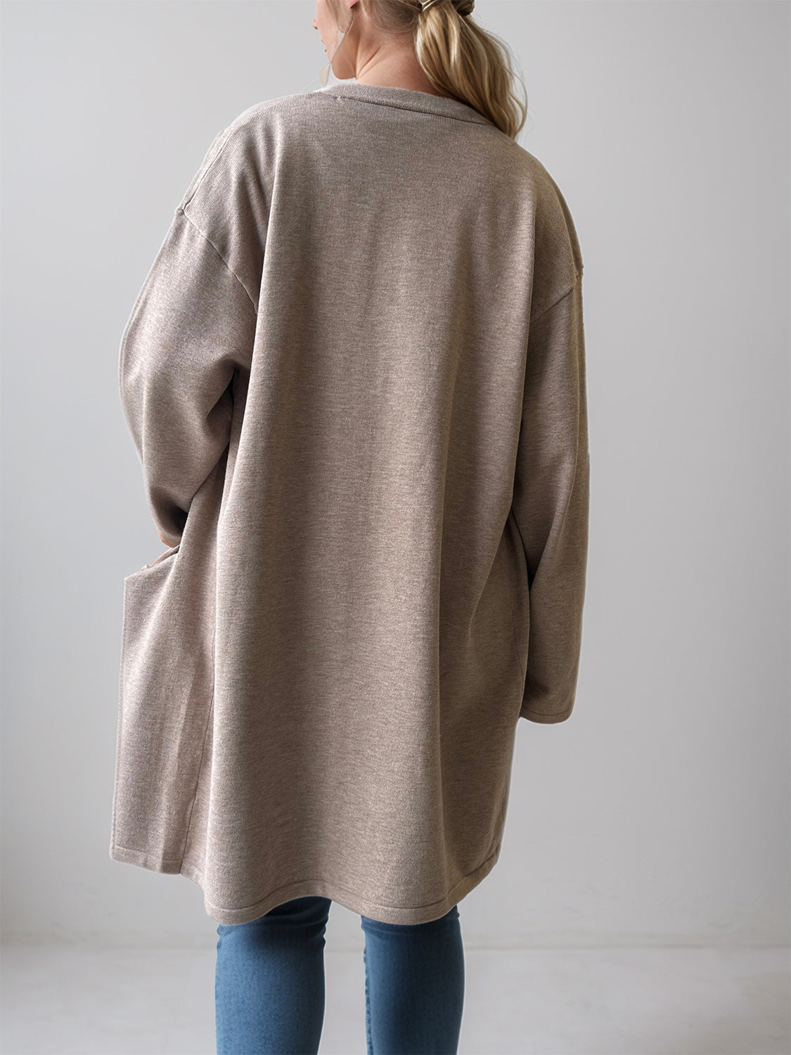 Open front long sleeve cardigan with pockets.