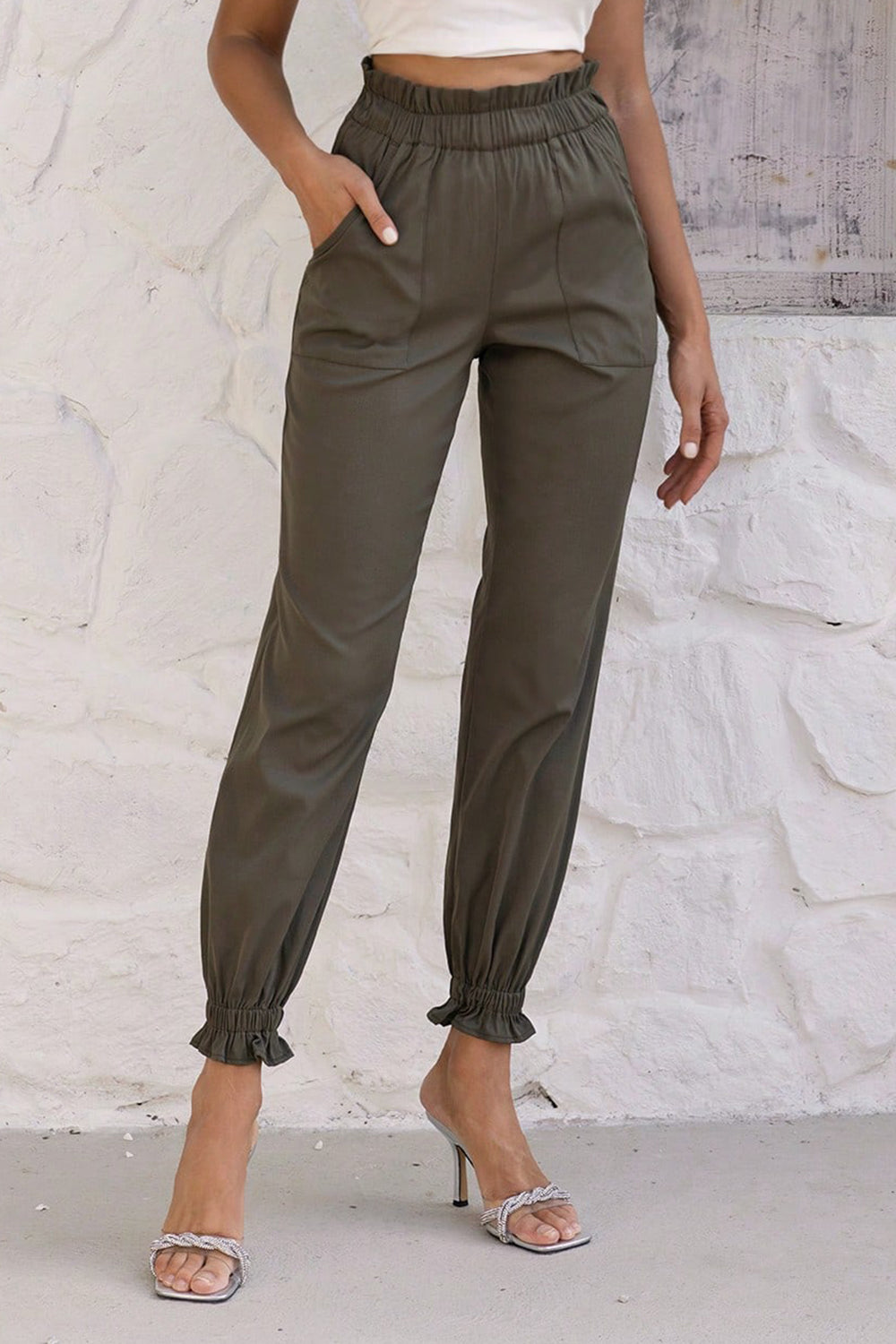 Paperbag waist pants with pockets, opaque.