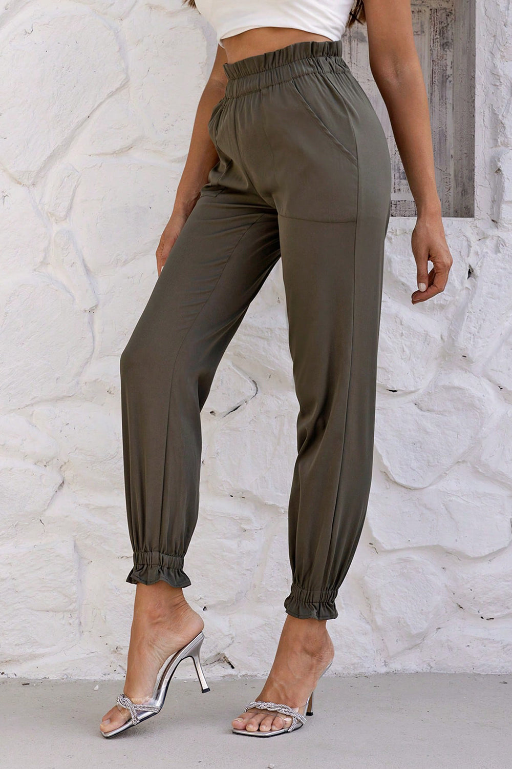 Paperbag waist pants with pockets, opaque.