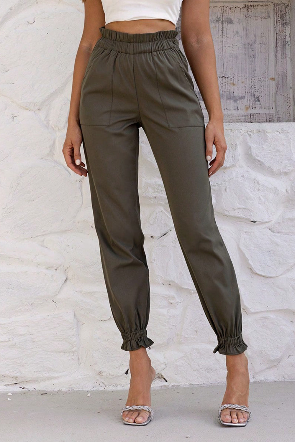 Paperbag waist pants with pockets, opaque.