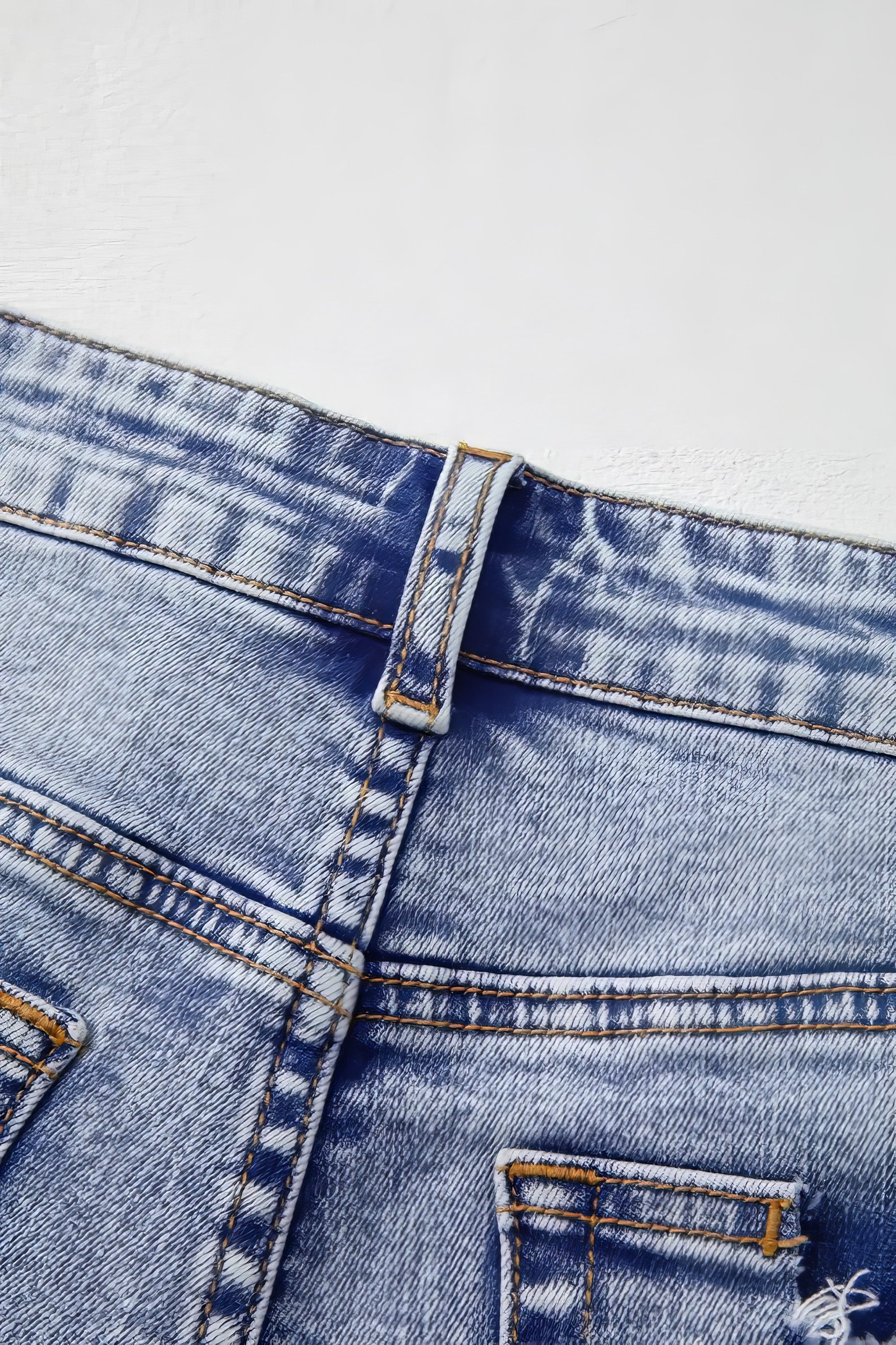 Pearl studded pockets raw hem denim shorts.