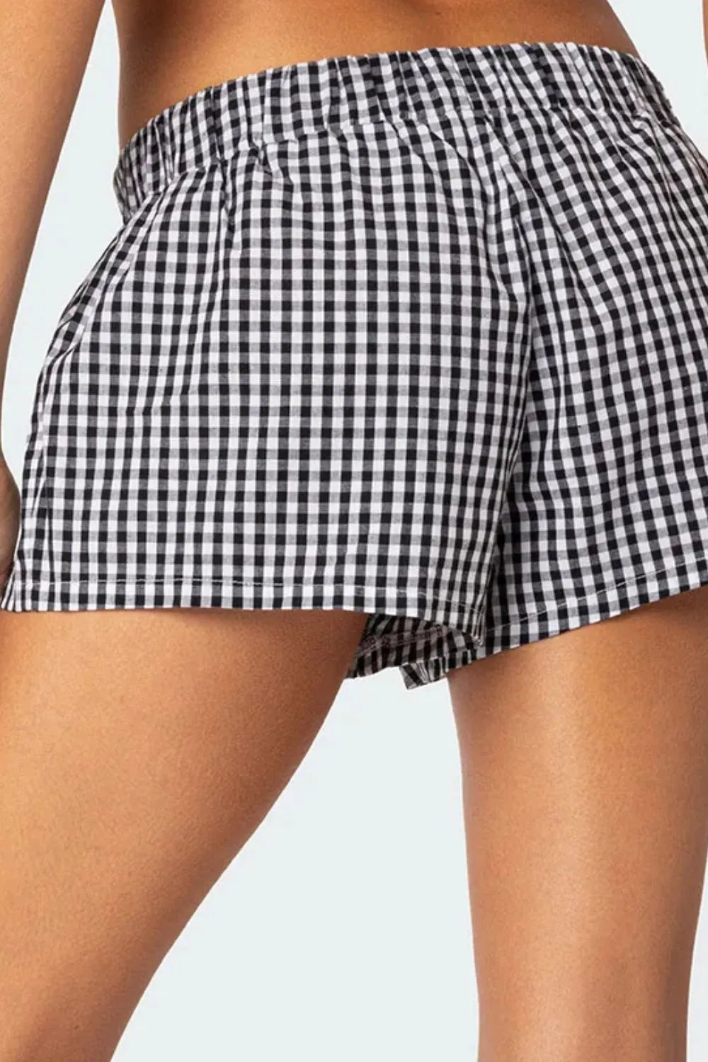 High waist cuff denim shorts with drawstring and pockets.