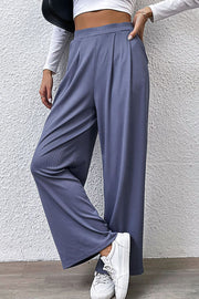 Pleated detail wide-leg pants with pockets, slightly stretchy.