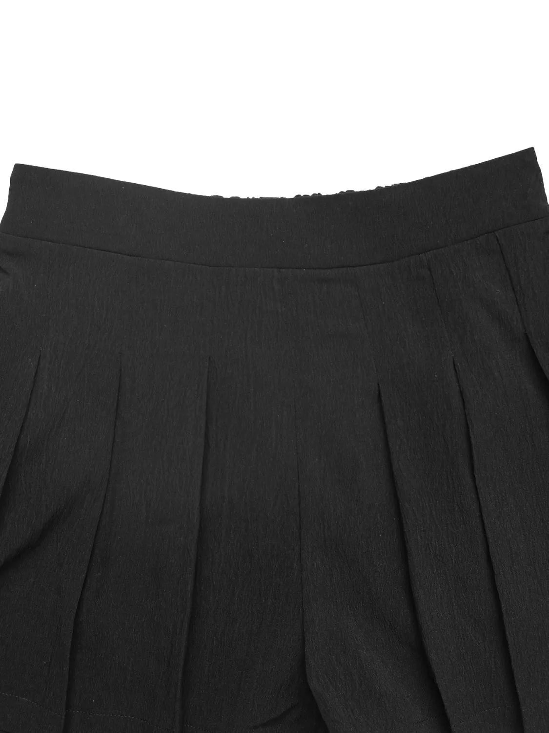 Frill drawstring shorts with pockets.