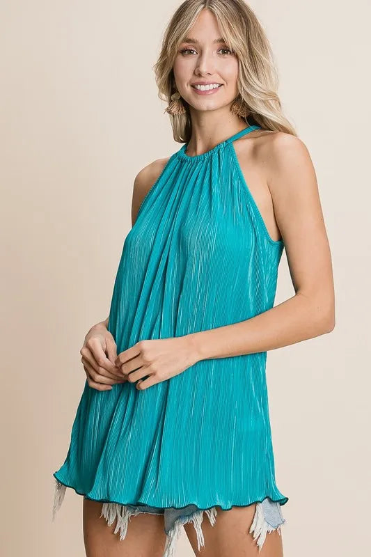 Pleating knit halter neck top with ruched and tied details, slightly stretchy.