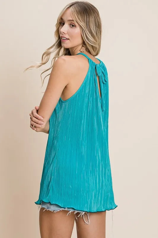 Pleating knit halter neck top with ruched and tied details, slightly stretchy.