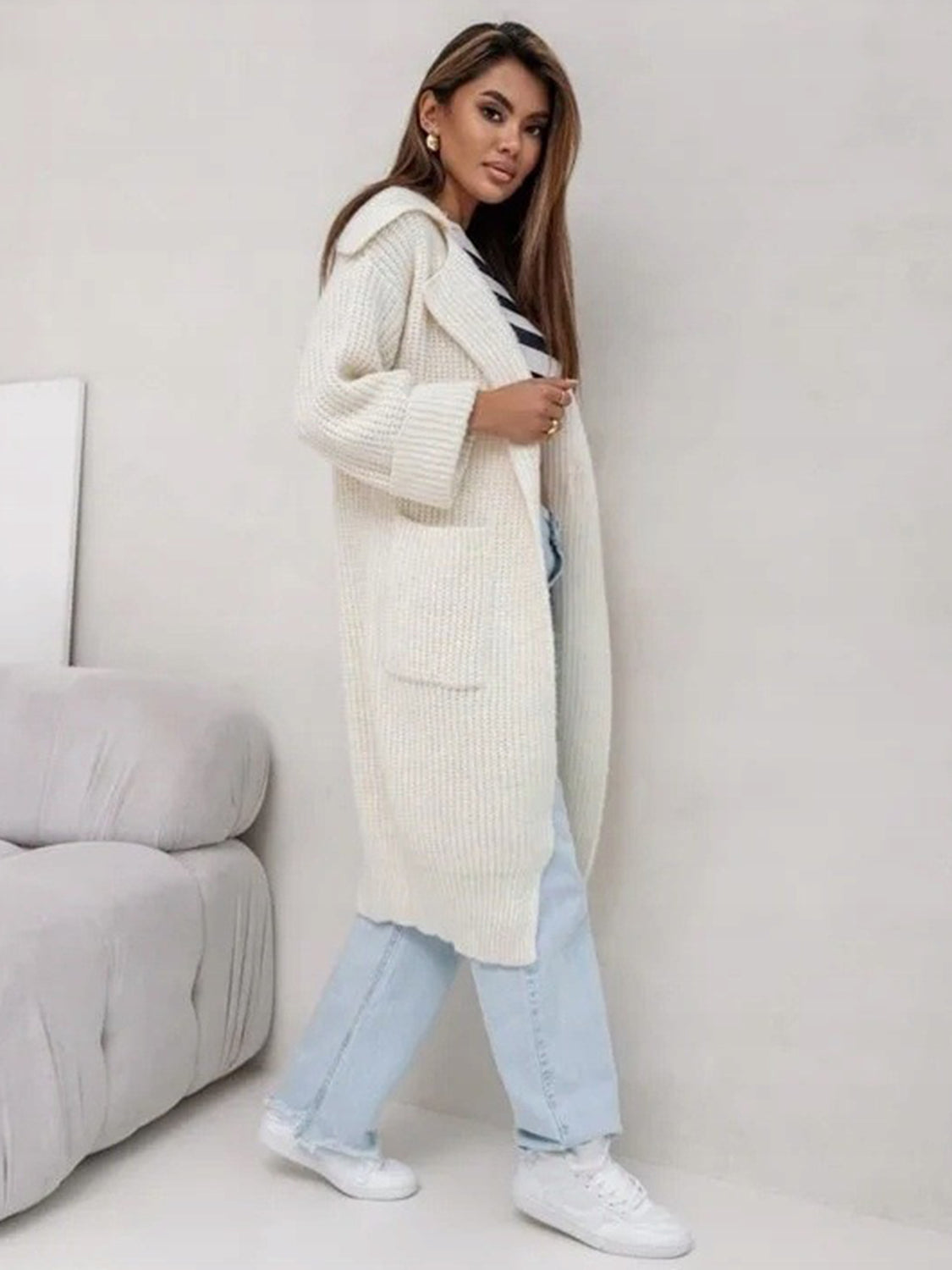 Pocketed collared neck dropped shoulder cardigan.
