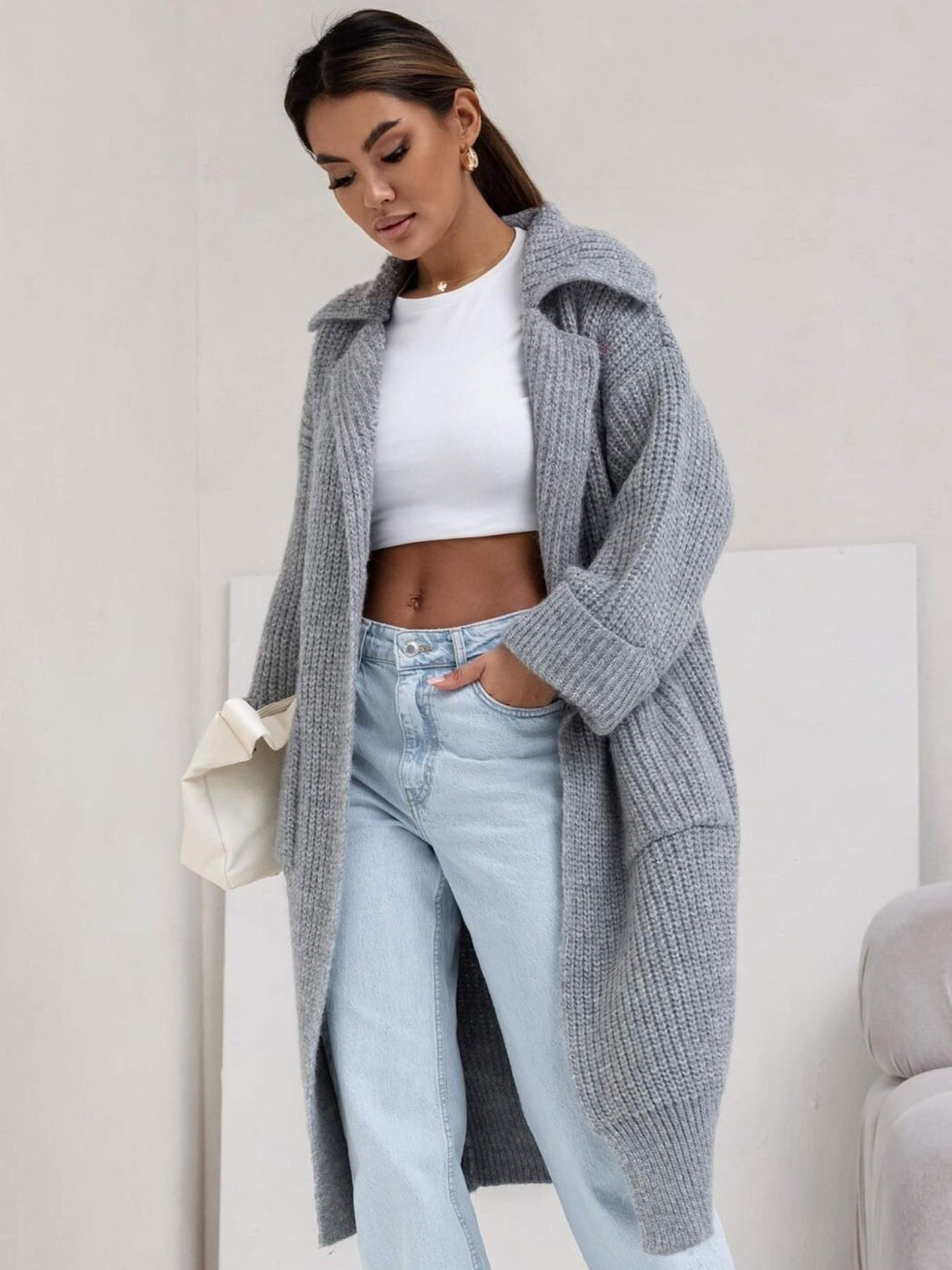 Pocketed collared neck dropped shoulder cardigan.