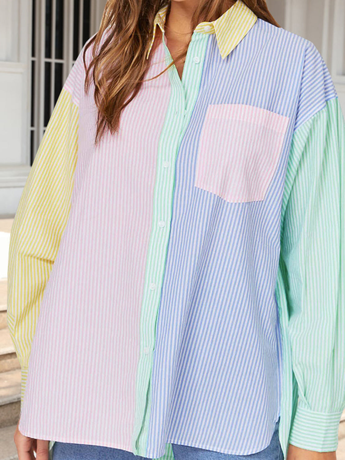 Pocketed Color Block Long Sleeve Shirt with Pocketed and Buttoned.