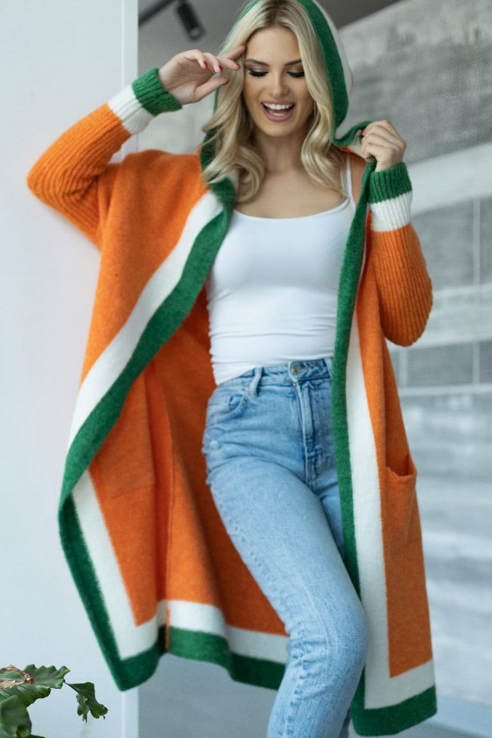 Pocketed contrast long sleeve hooded cardigan.