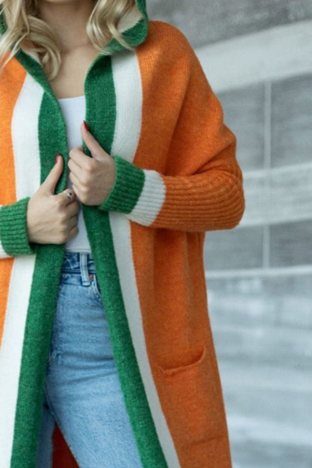 Pocketed contrast long sleeve hooded cardigan.
