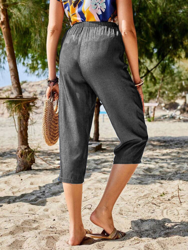 Pocketed elastic waist capris, opaque.