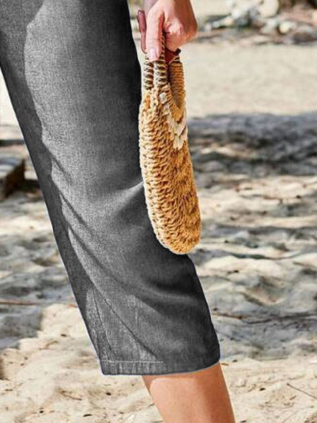 Pocketed elastic waist capris, opaque.