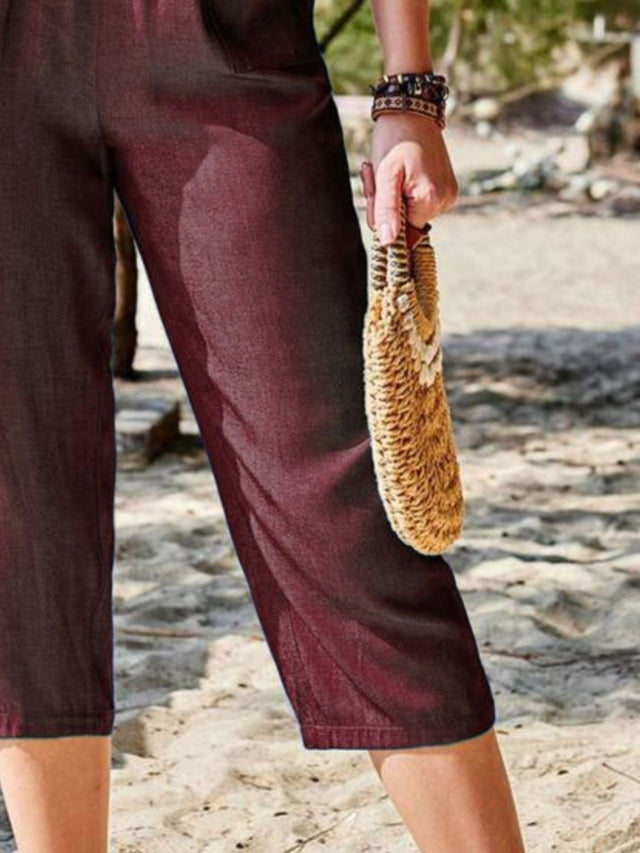 Pocketed elastic waist capris, opaque.