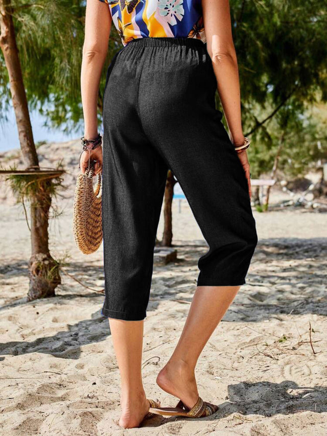 Pocketed elastic waist capris, opaque.