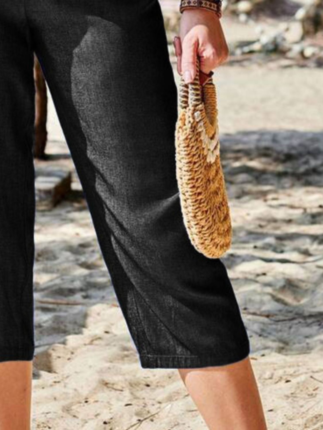 Pocketed elastic waist capris, opaque.