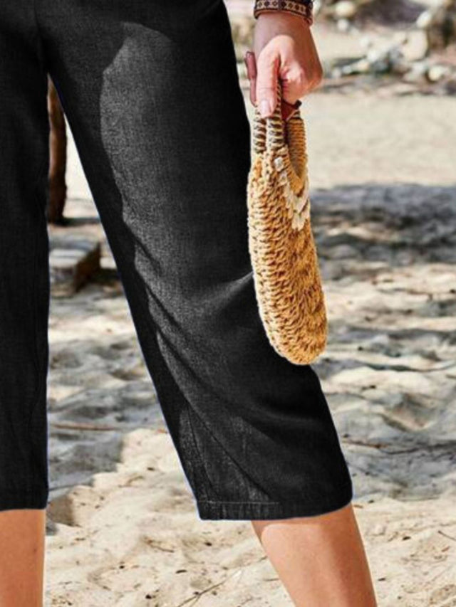 Pocketed elastic waist capris, opaque.