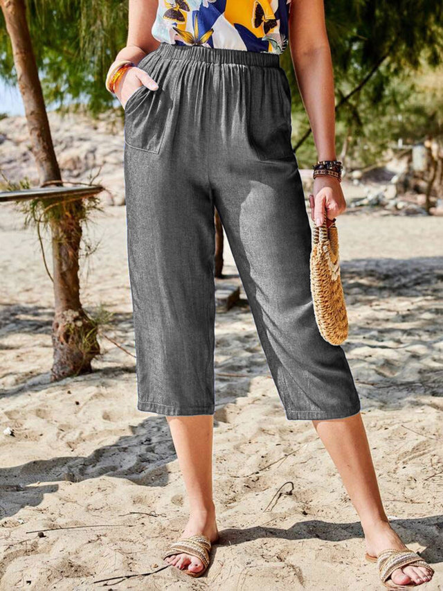 Pocketed elastic waist capris, opaque.
