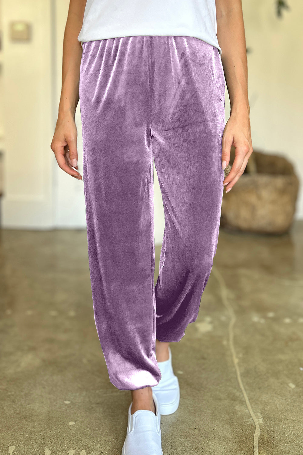 Pocketed elastic waist joggers, opaque.