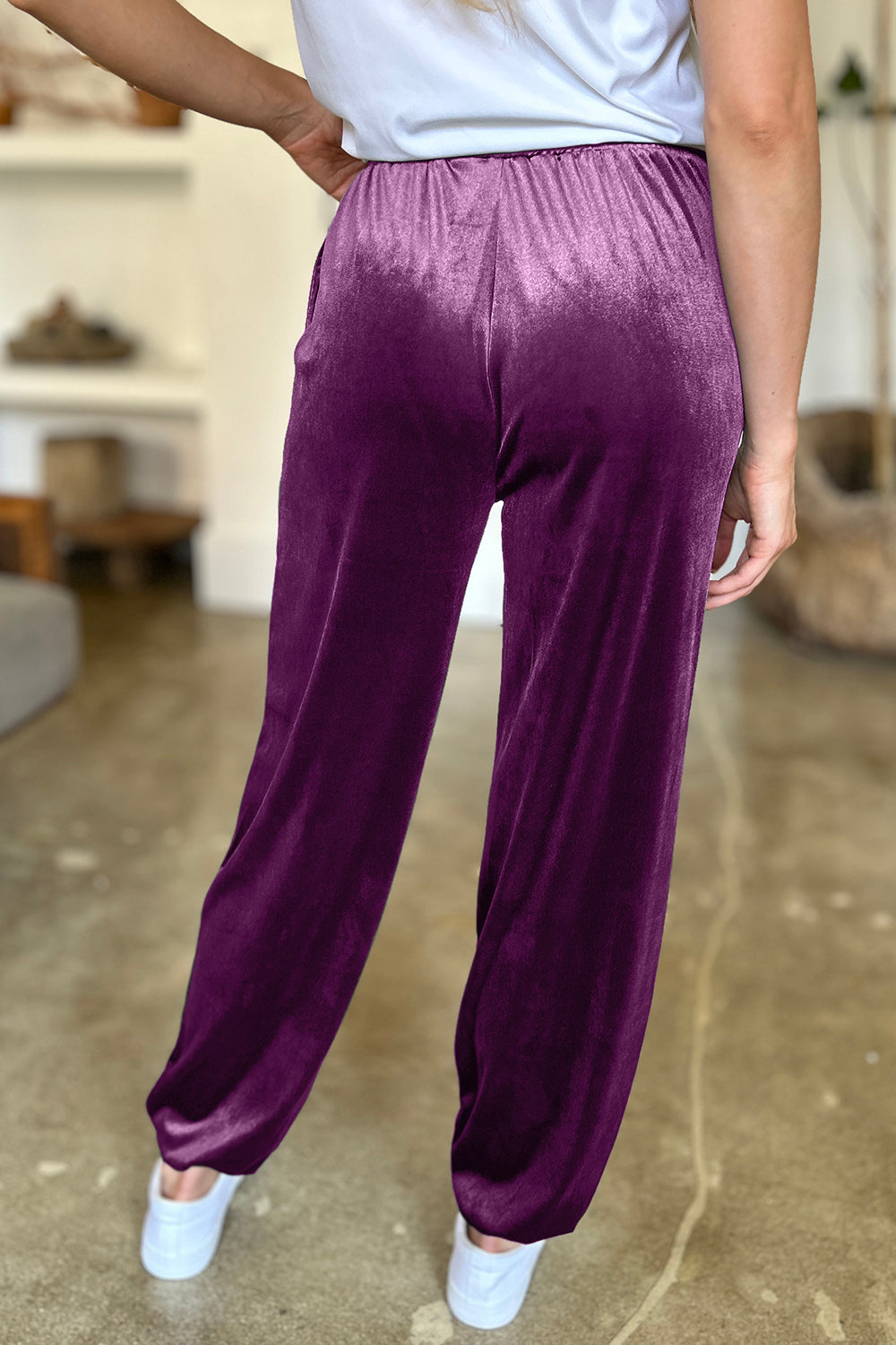 Pocketed elastic waist joggers, opaque.