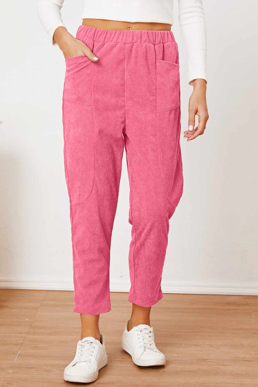 Pocketed elastic waist pants, opaque.