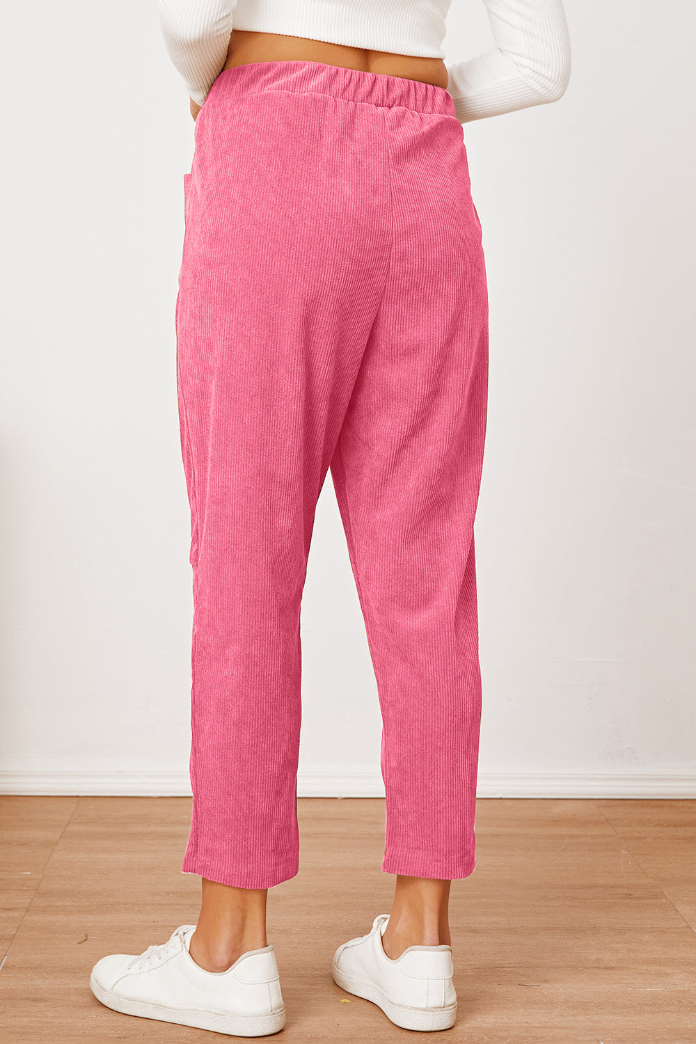 Pocketed elastic waist pants, opaque.
