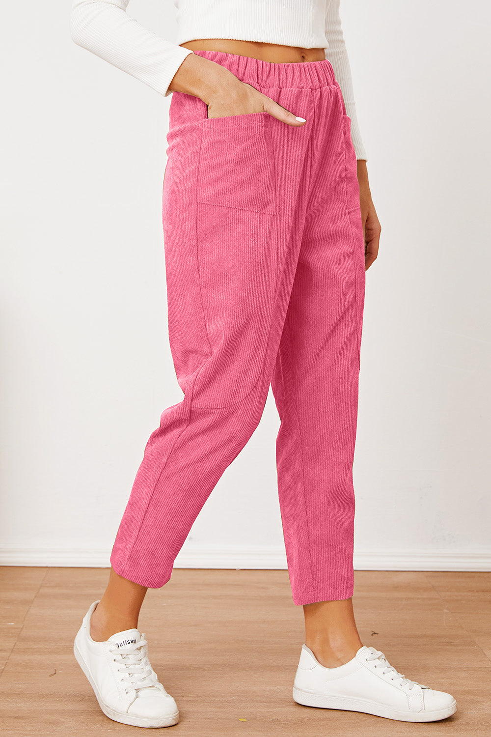 Pocketed elastic waist pants, opaque.