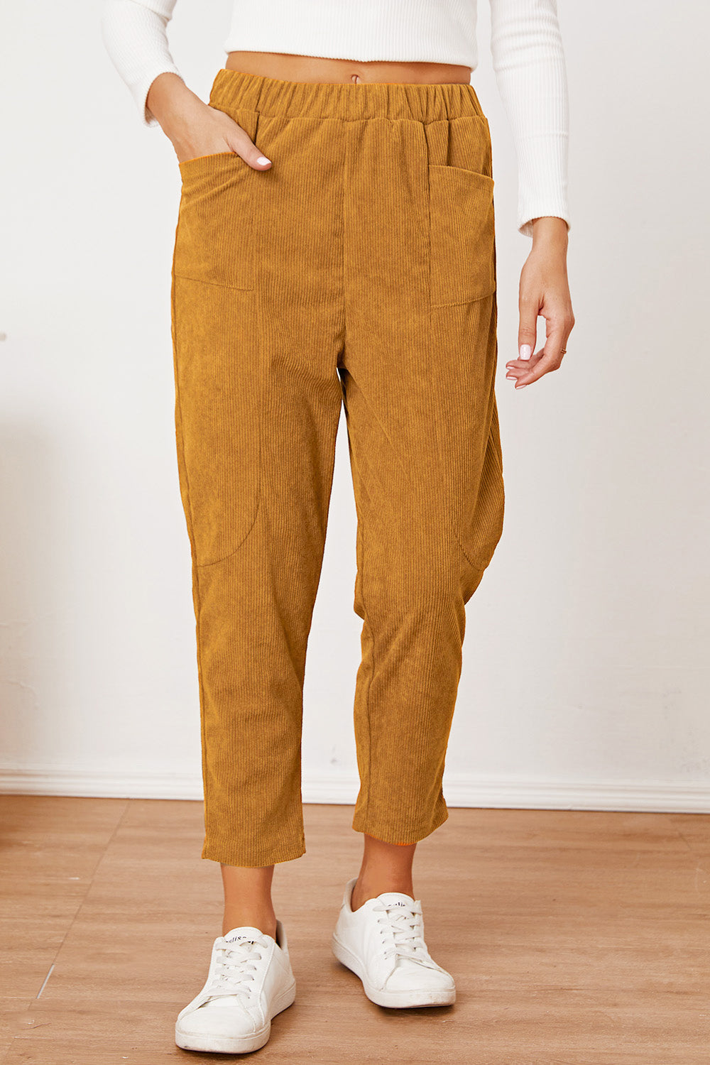 Pocketed elastic waist pants, opaque.